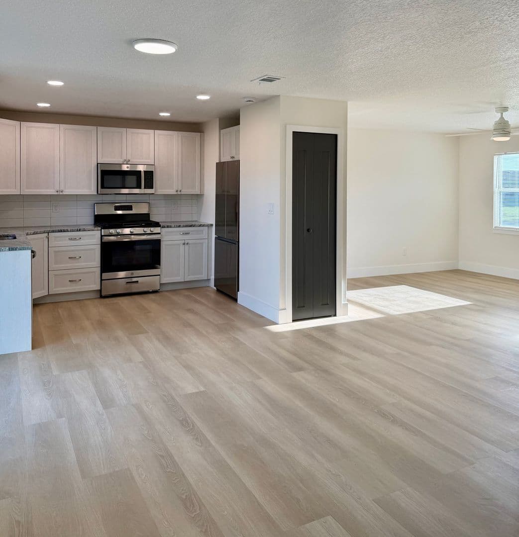 Melbourne House: 557 Chantilly Dr