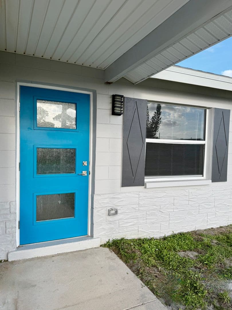 Melbourne House: 557 Chantilly Dr
