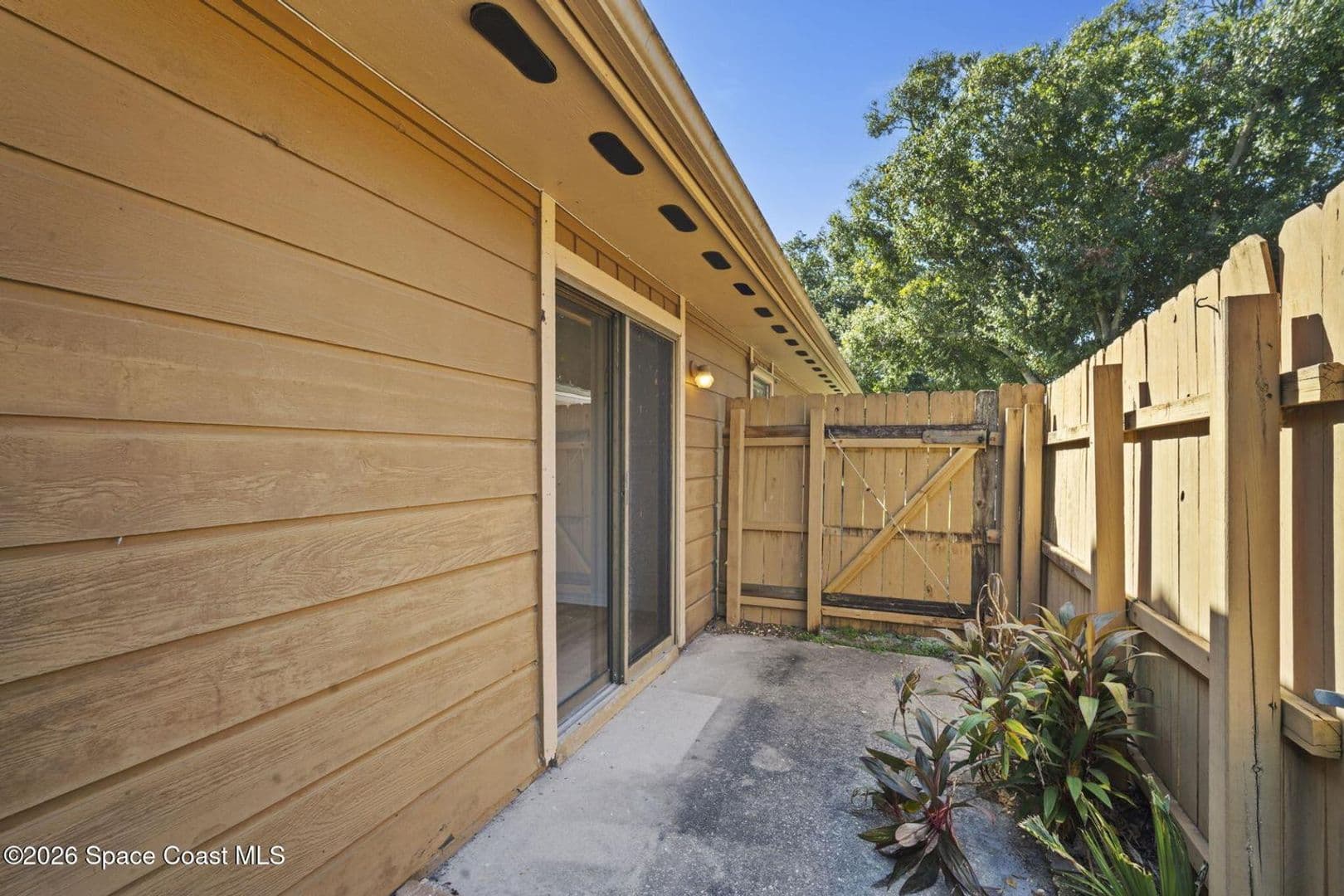 Melbourne House: 1780 Stewart Pl