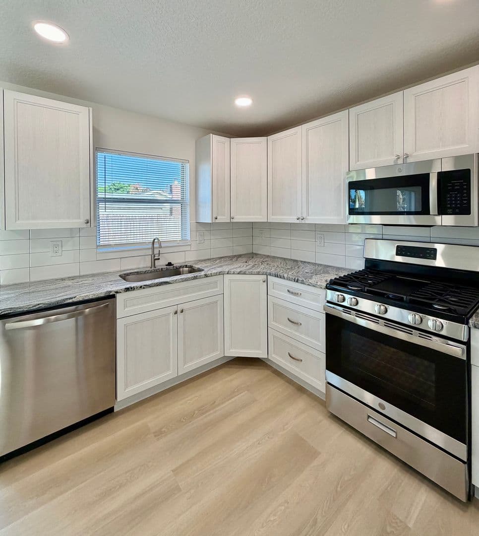 Melbourne House: 557 Chantilly Dr