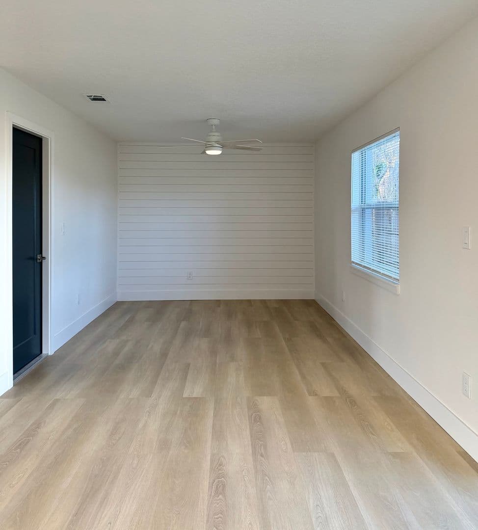 Melbourne House: 557 Chantilly Dr