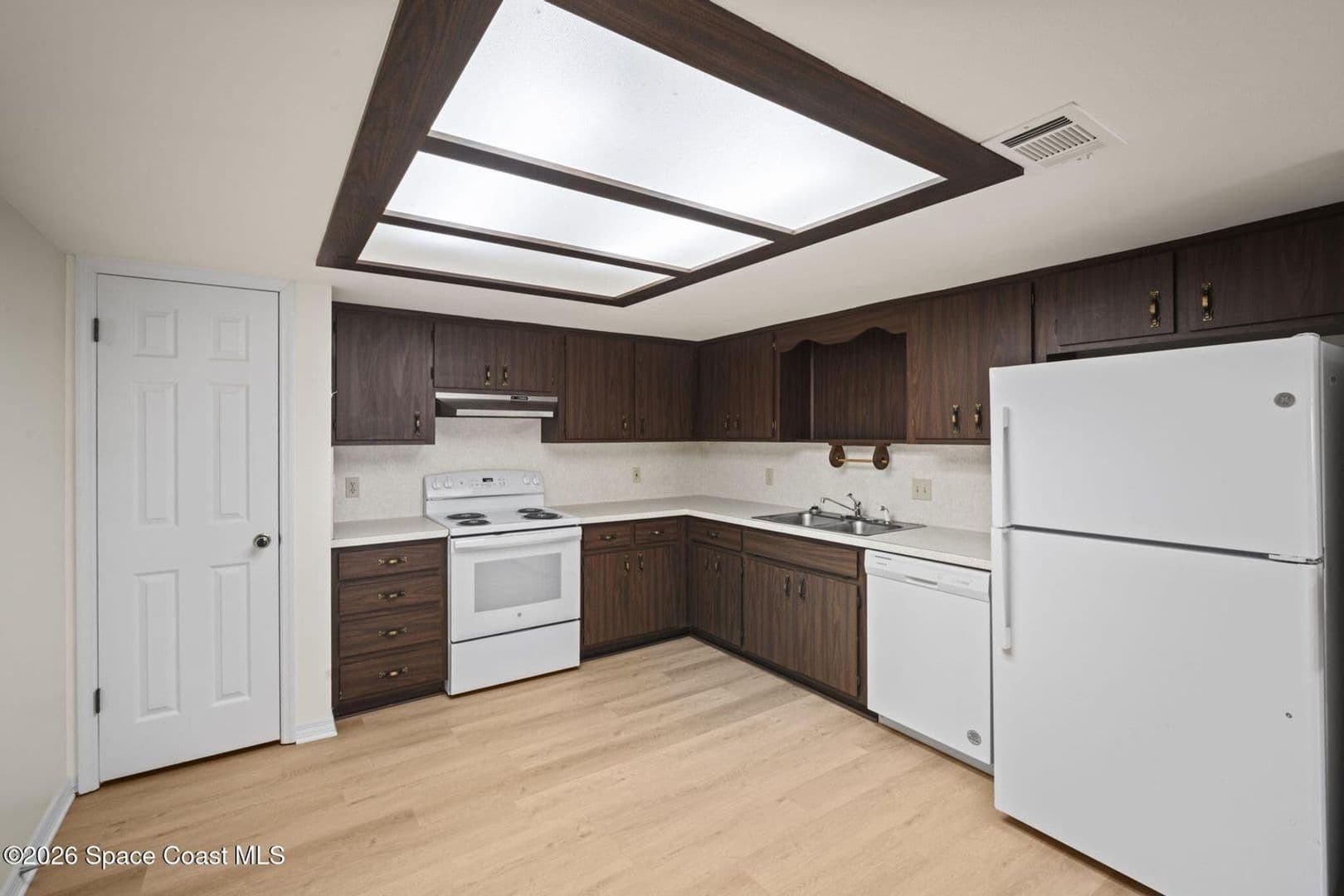 Melbourne House: 1780 Stewart Pl