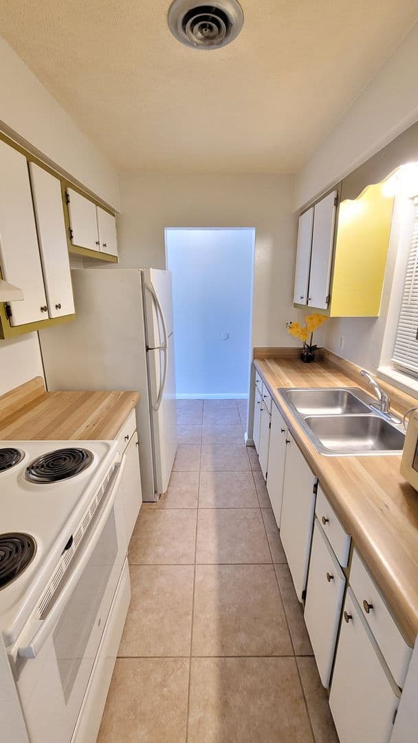 Cape Canaveral Condo: 350 Fillmore Ave F-21