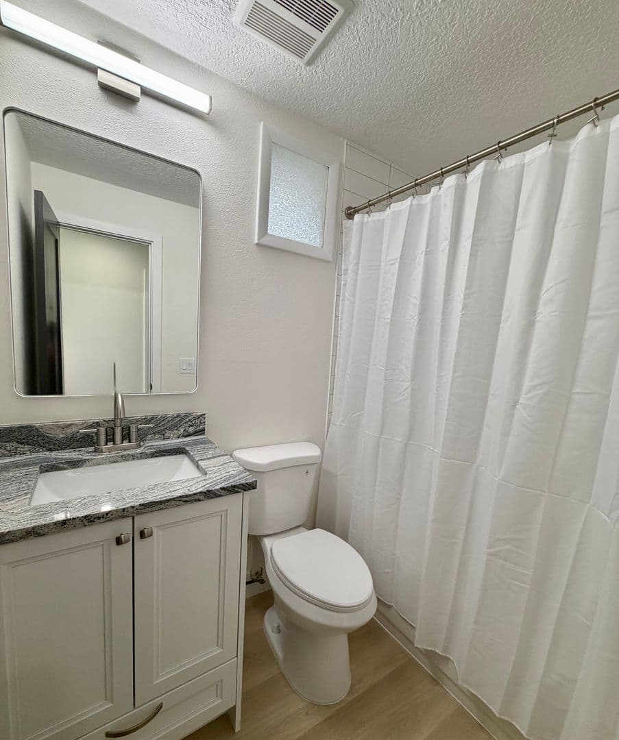 Melbourne House: 557 Chantilly Dr