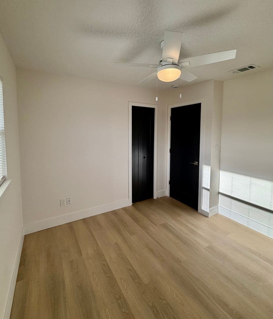 Melbourne House: 557 Chantilly Dr