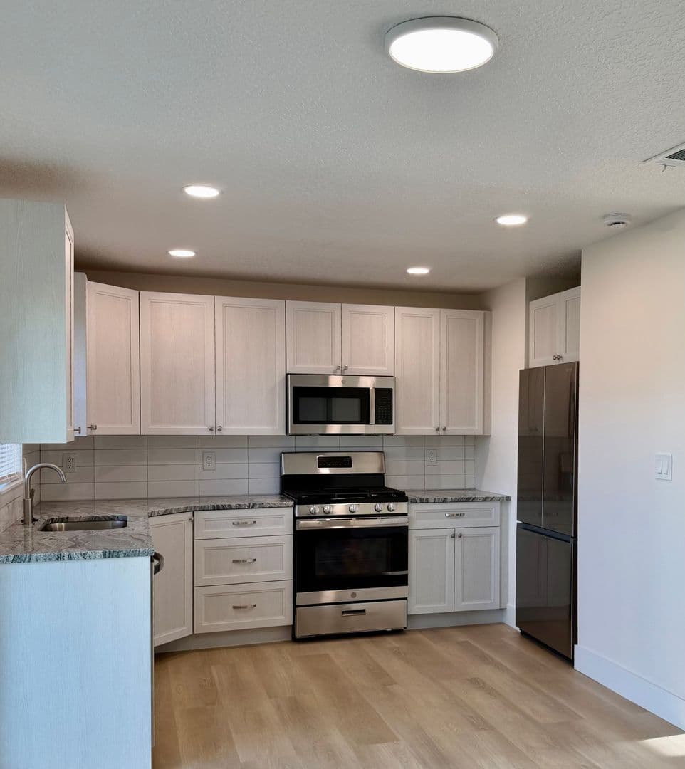 Melbourne House: 557 Chantilly Dr