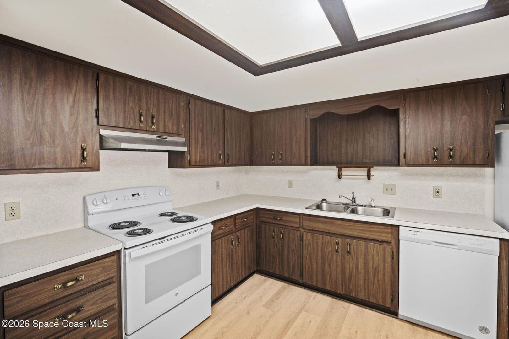 Melbourne House: 1780 Stewart Pl