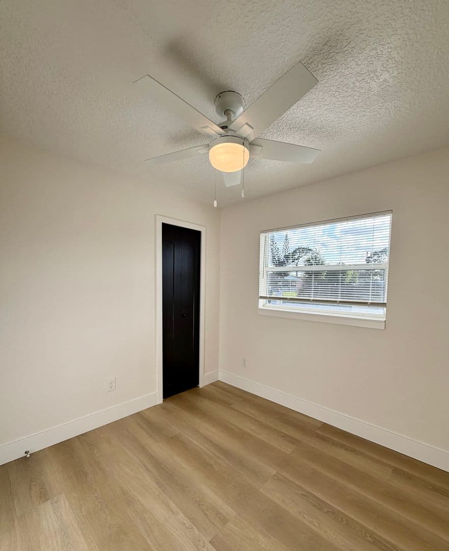 Melbourne House: 557 Chantilly Dr