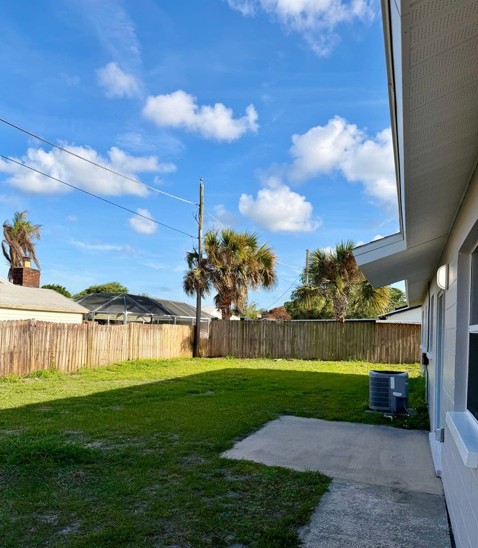Melbourne House: 557 Chantilly Dr