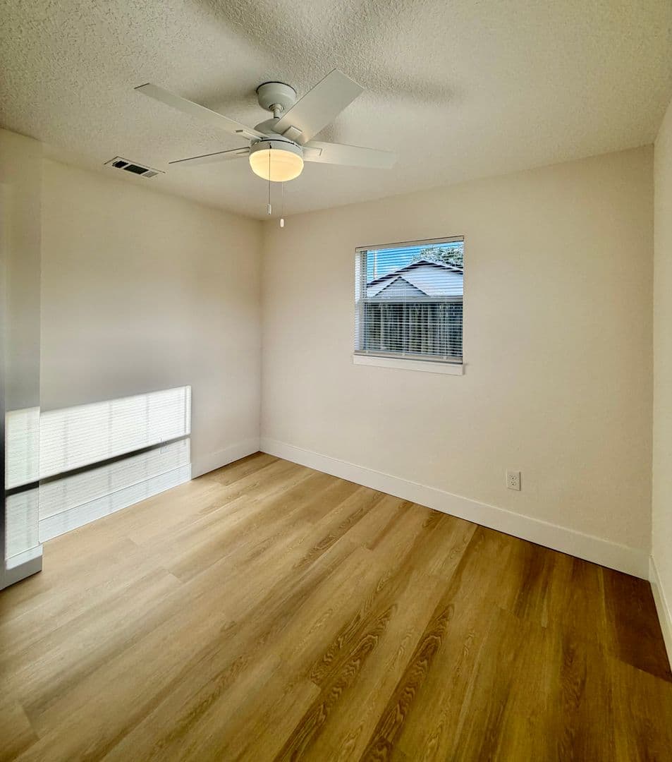 Melbourne House: 557 Chantilly Dr