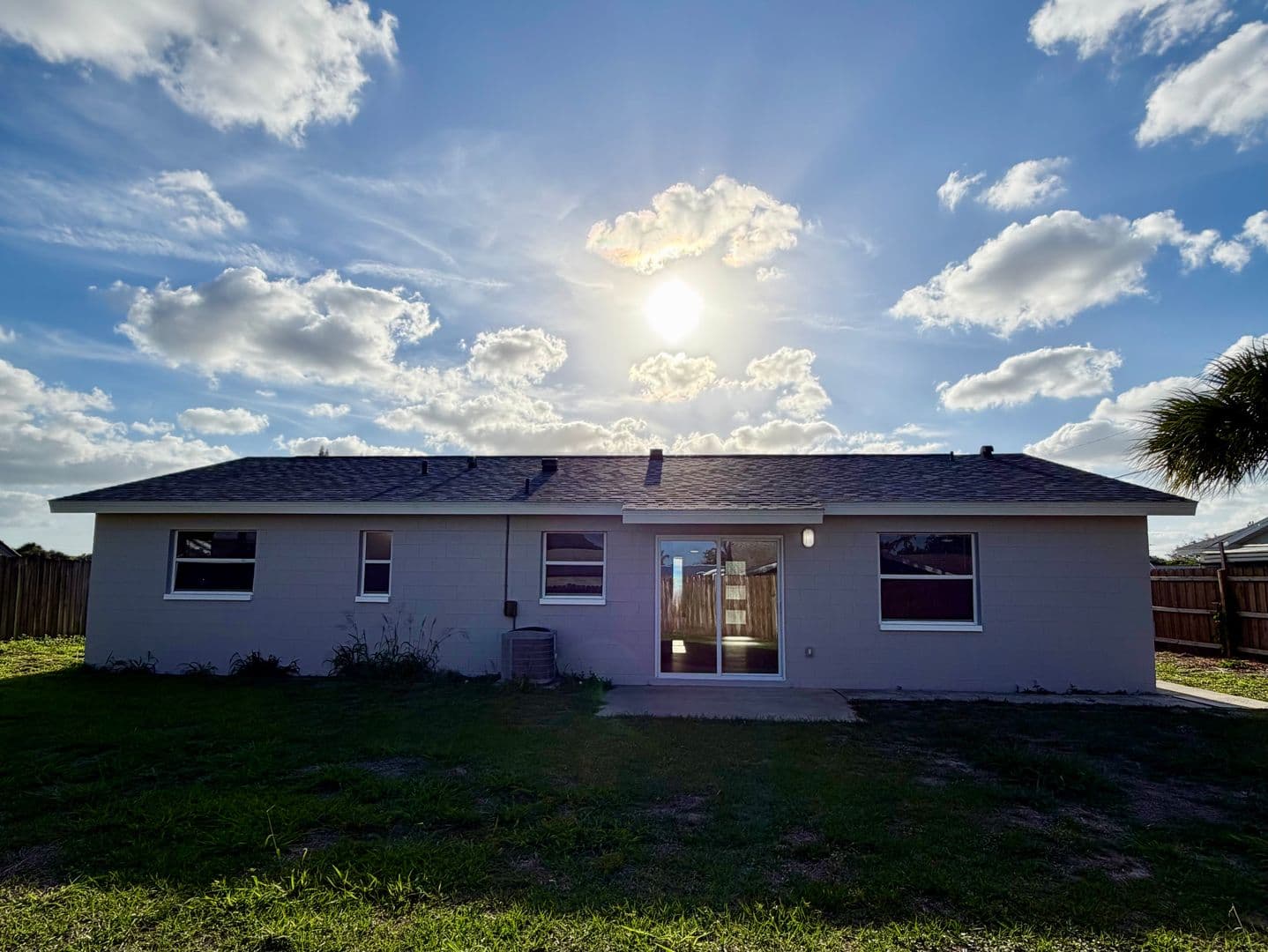 Melbourne House: 557 Chantilly Dr