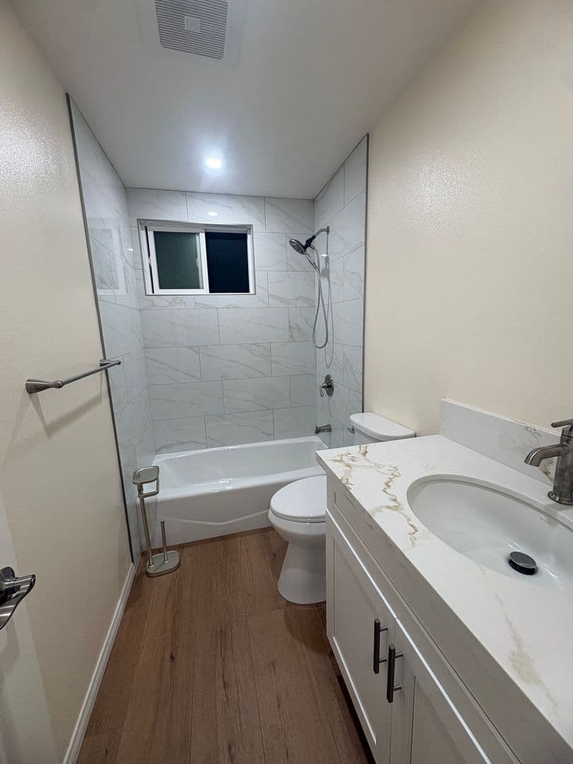 Oxnard Apartment: 211 Wolff Street