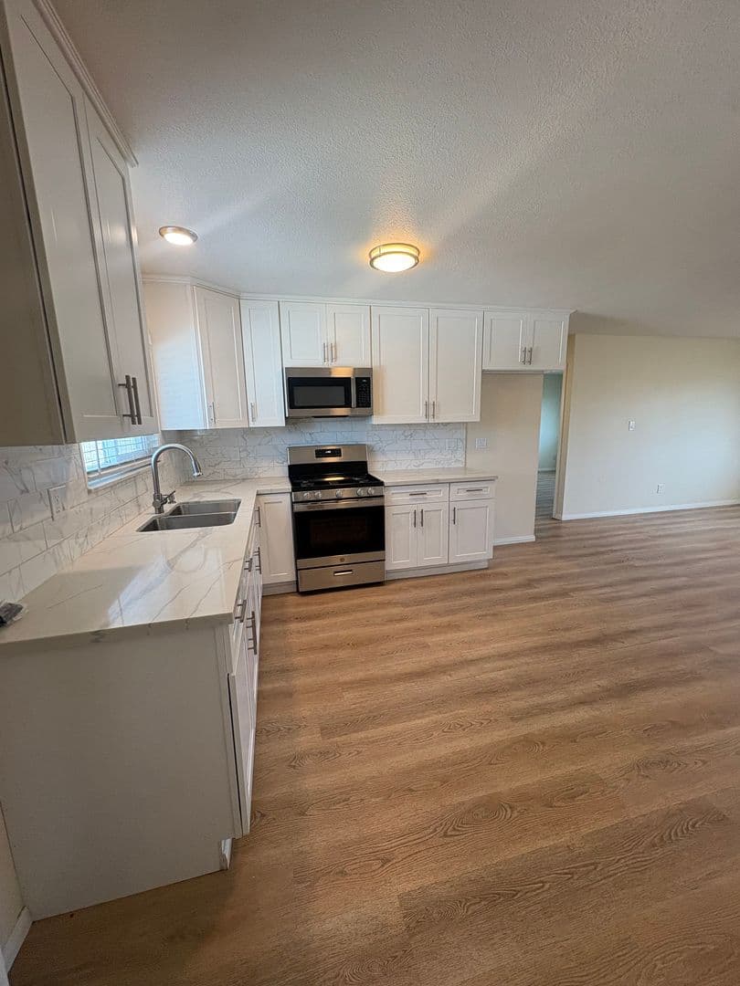Oxnard Apartment: 235 Wolff Street