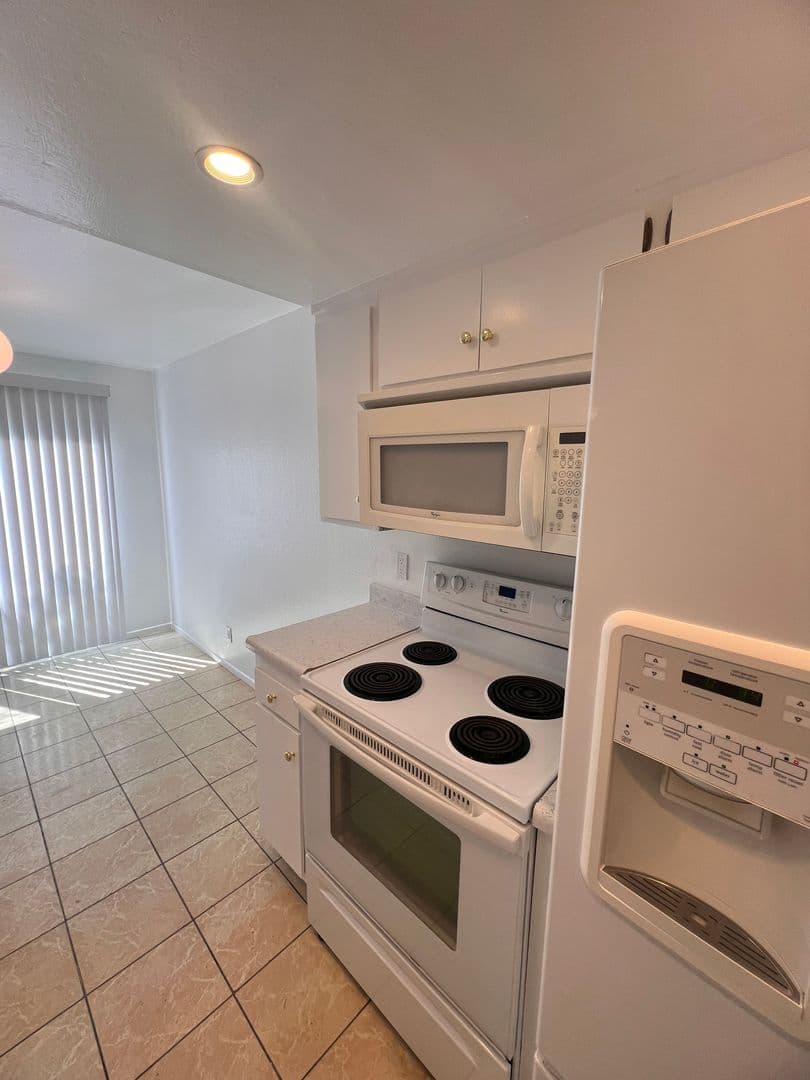 Ventura Apartment: 3263 - 3275 Hilltop