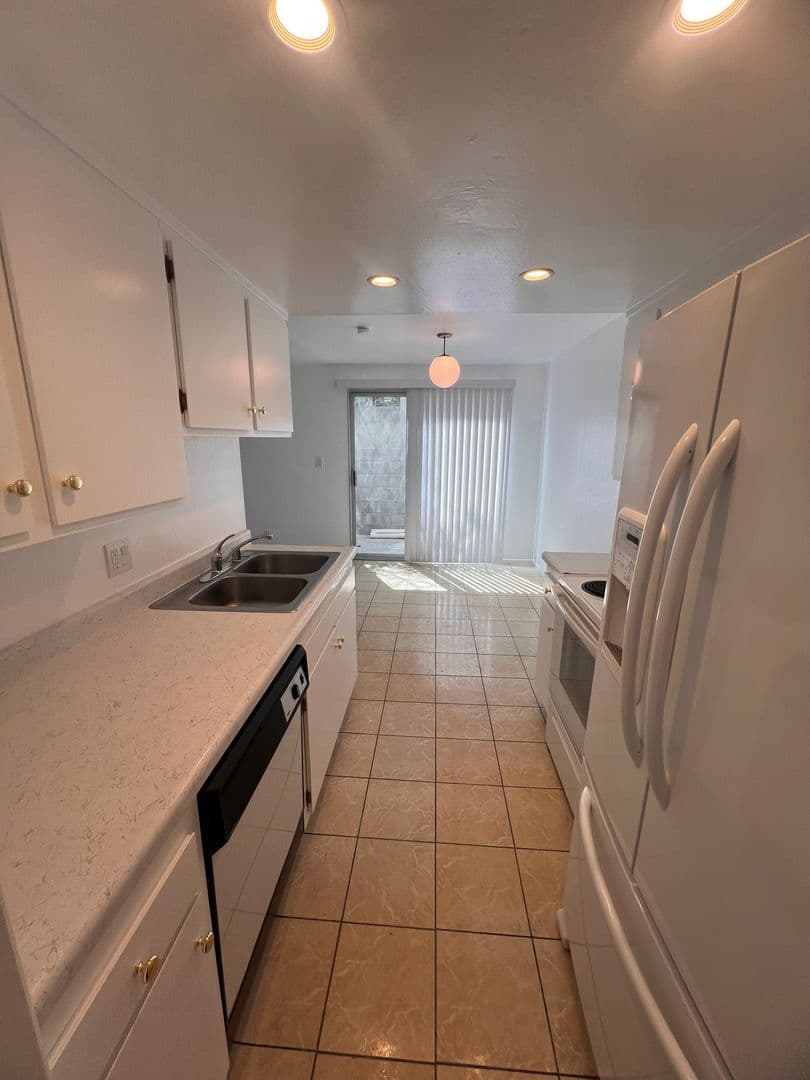 Ventura Apartment: 3263 - 3275 Hilltop