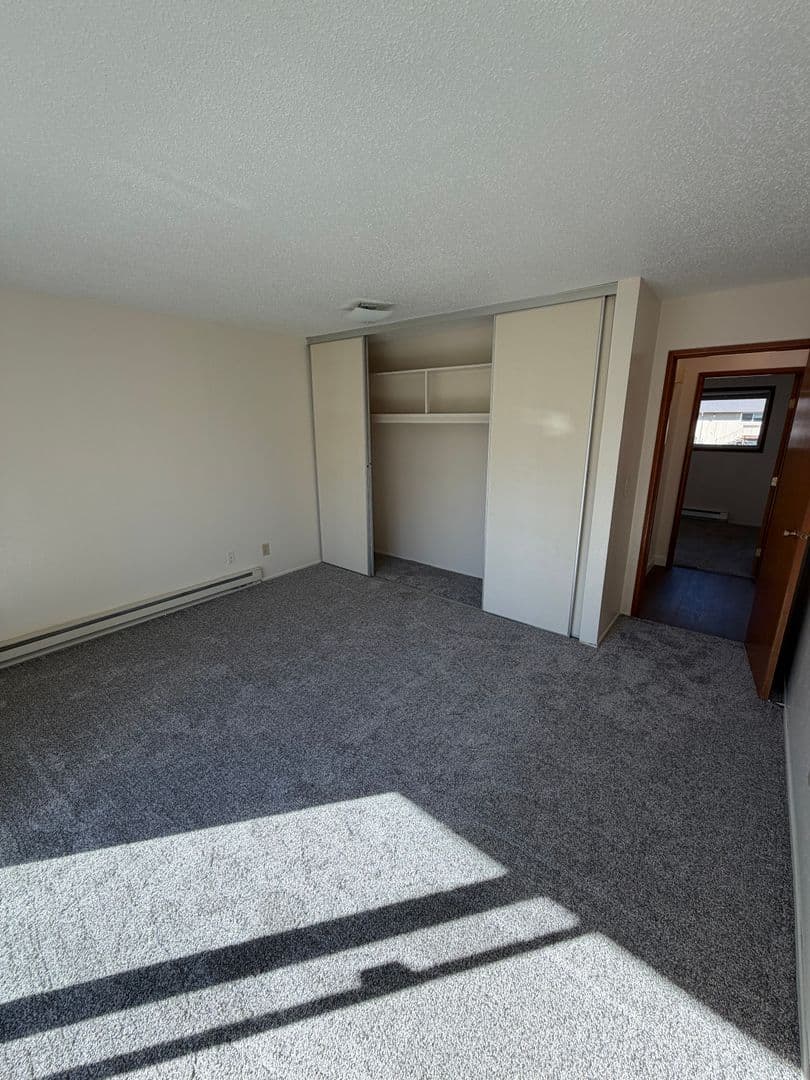 McMinnville Apartment: 700 NW 12th St