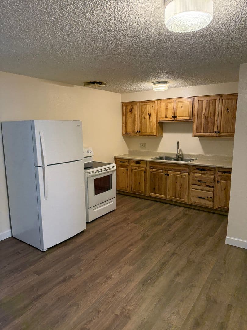 McMinnville Apartment: 1795 NW 2nd St