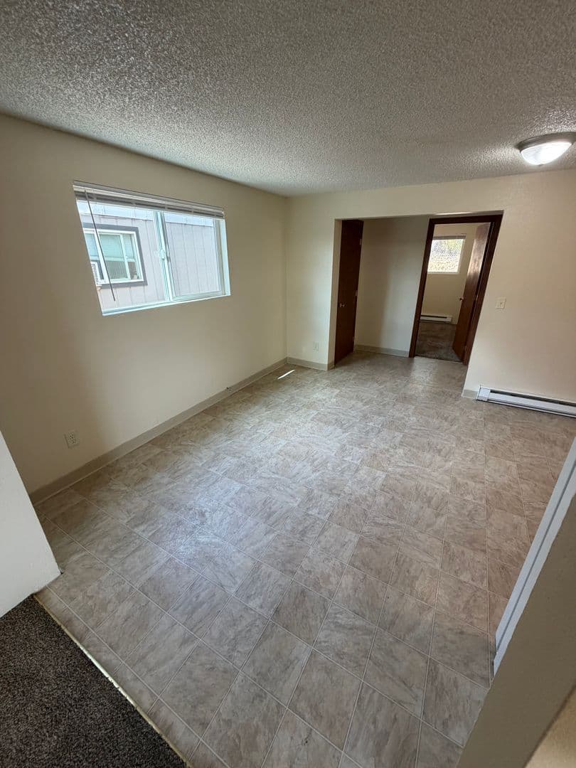 McMinnville Apartment: 1795 NW 2nd St