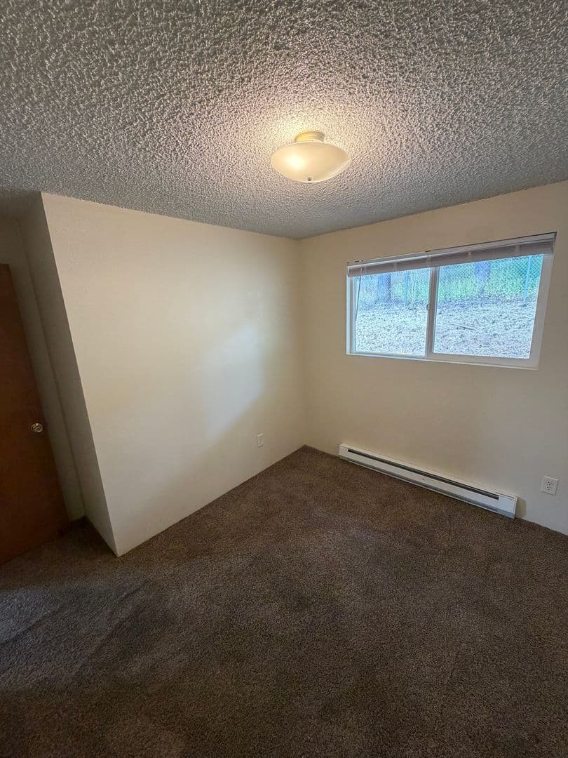 McMinnville Apartment: 1795 NW 2nd St