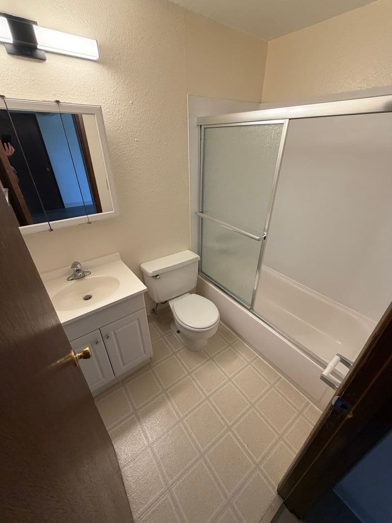 McMinnville Apartment: 1795 NW 2nd St
