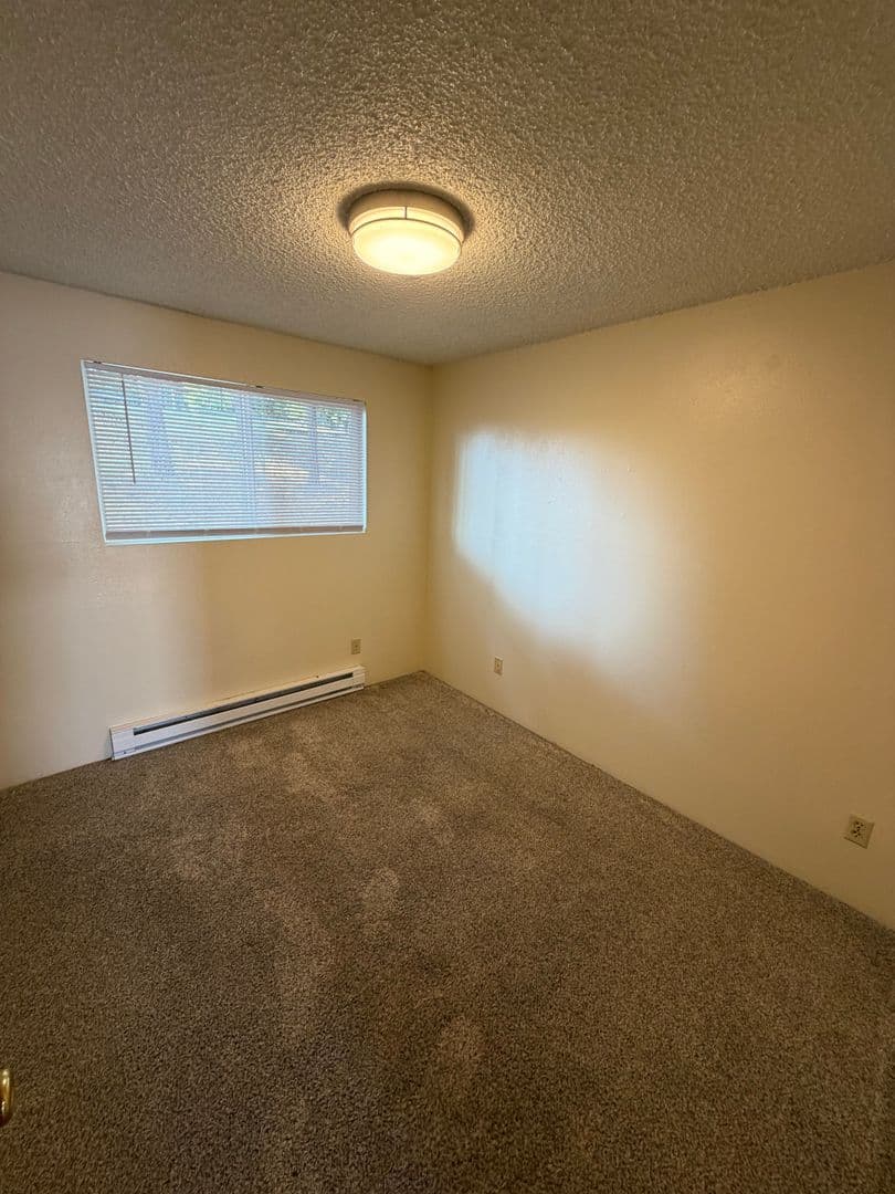McMinnville Apartment: 1795 NW 2nd St