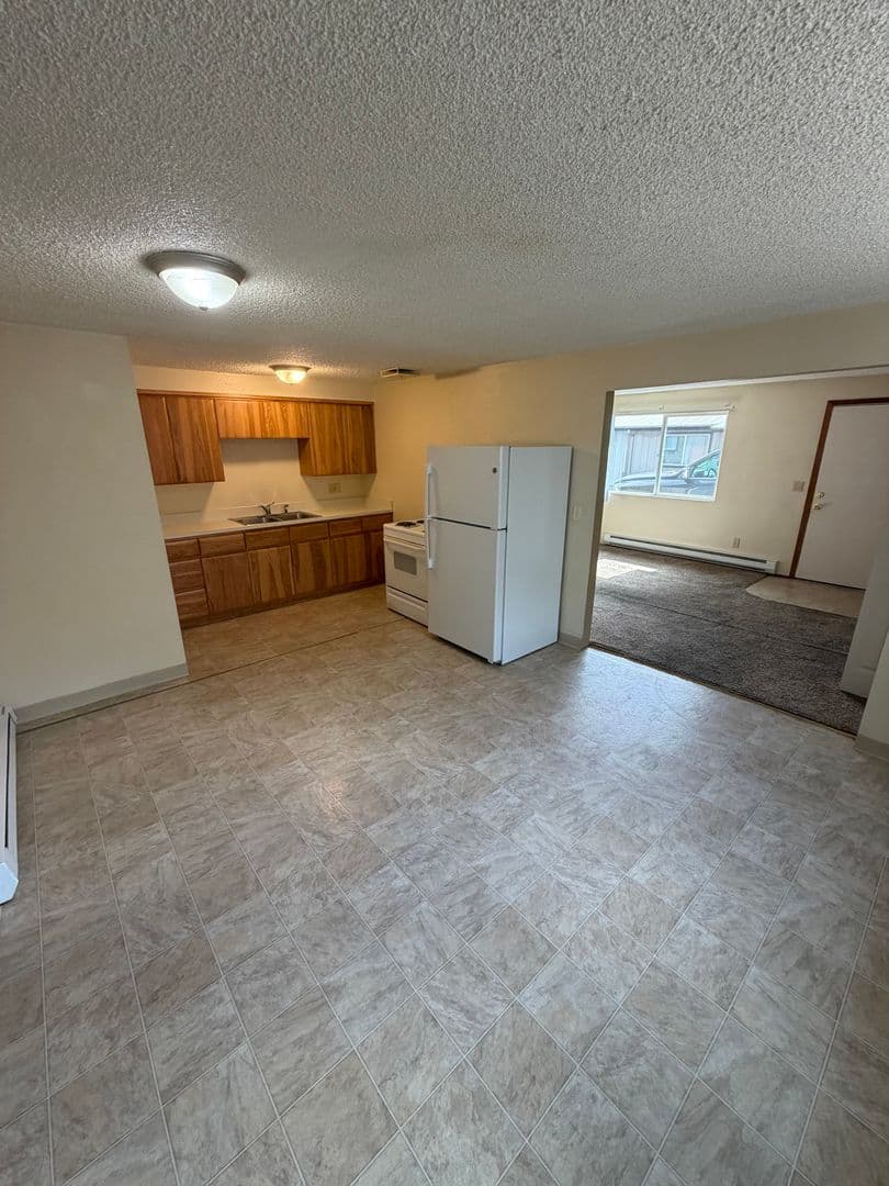 McMinnville Apartment: 1795 NW 2nd St