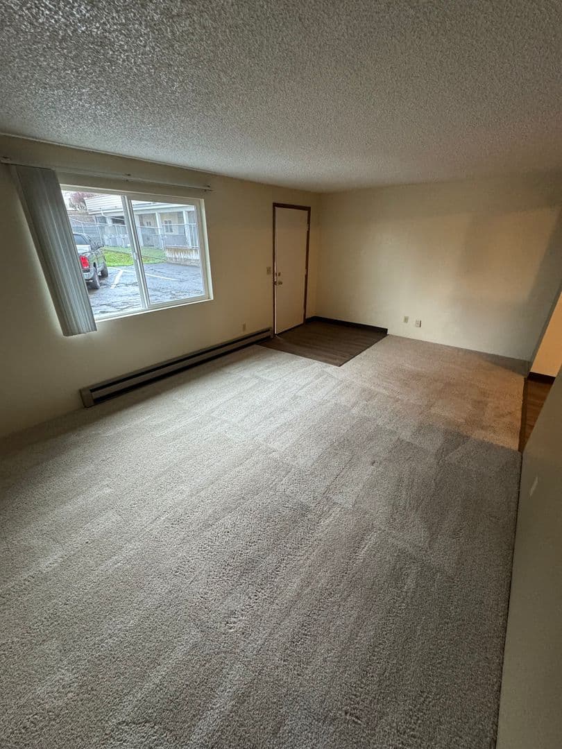 McMinnville Apartment: 1795 NW 2nd St