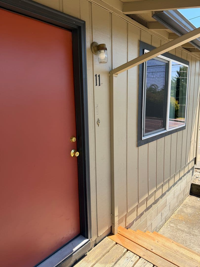 McMinnville Apartment: 1795 NW 2nd St