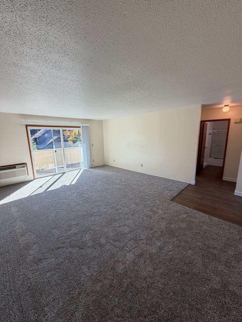 McMinnville Apartment: 700 NW 12th St