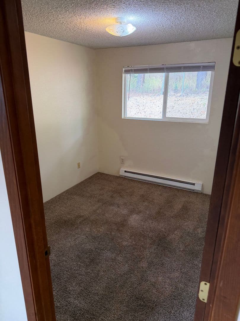 McMinnville Apartment: 1795 NW 2nd St
