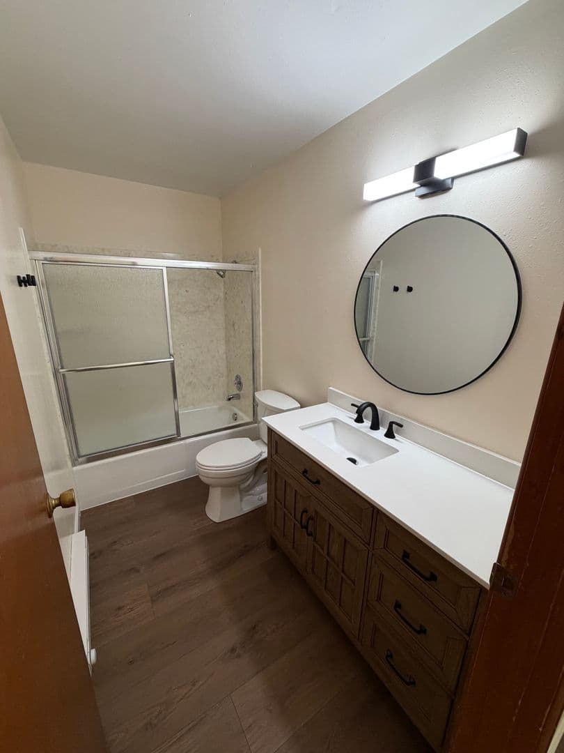 McMinnville Apartment: 700 NW 12th St