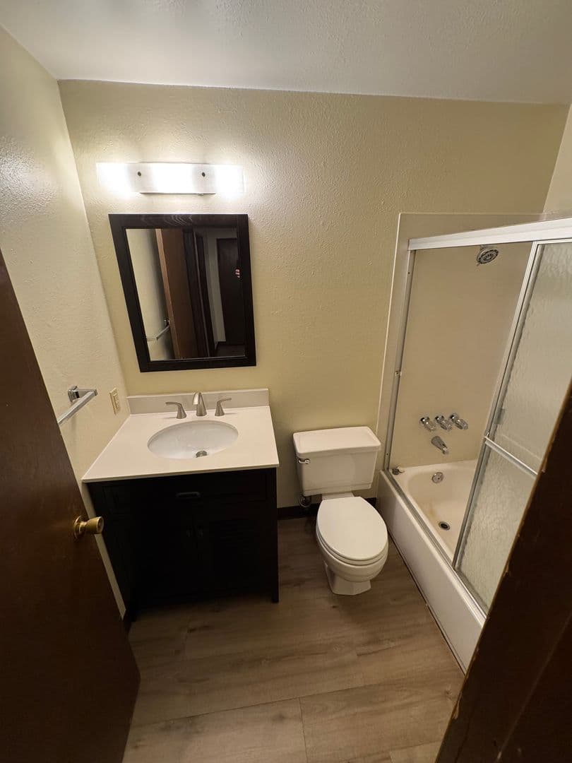 McMinnville Apartment: 1795 NW 2nd St