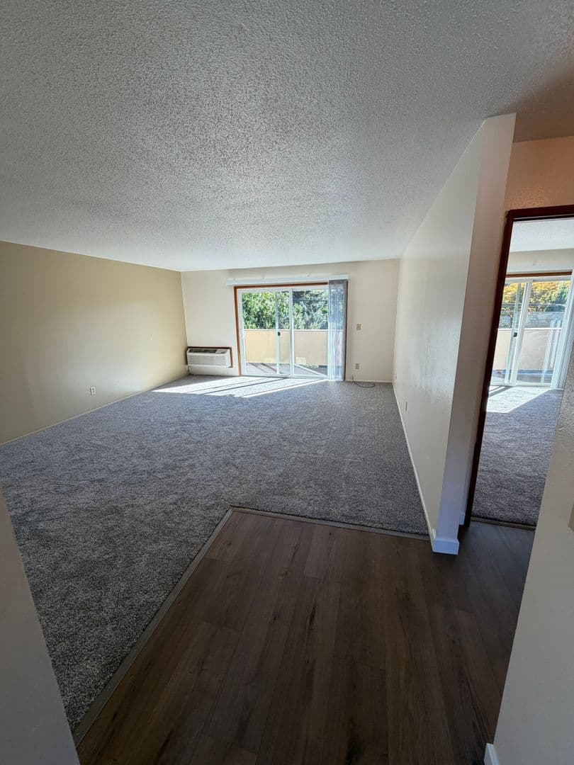 McMinnville Apartment: 700 NW 12th St
