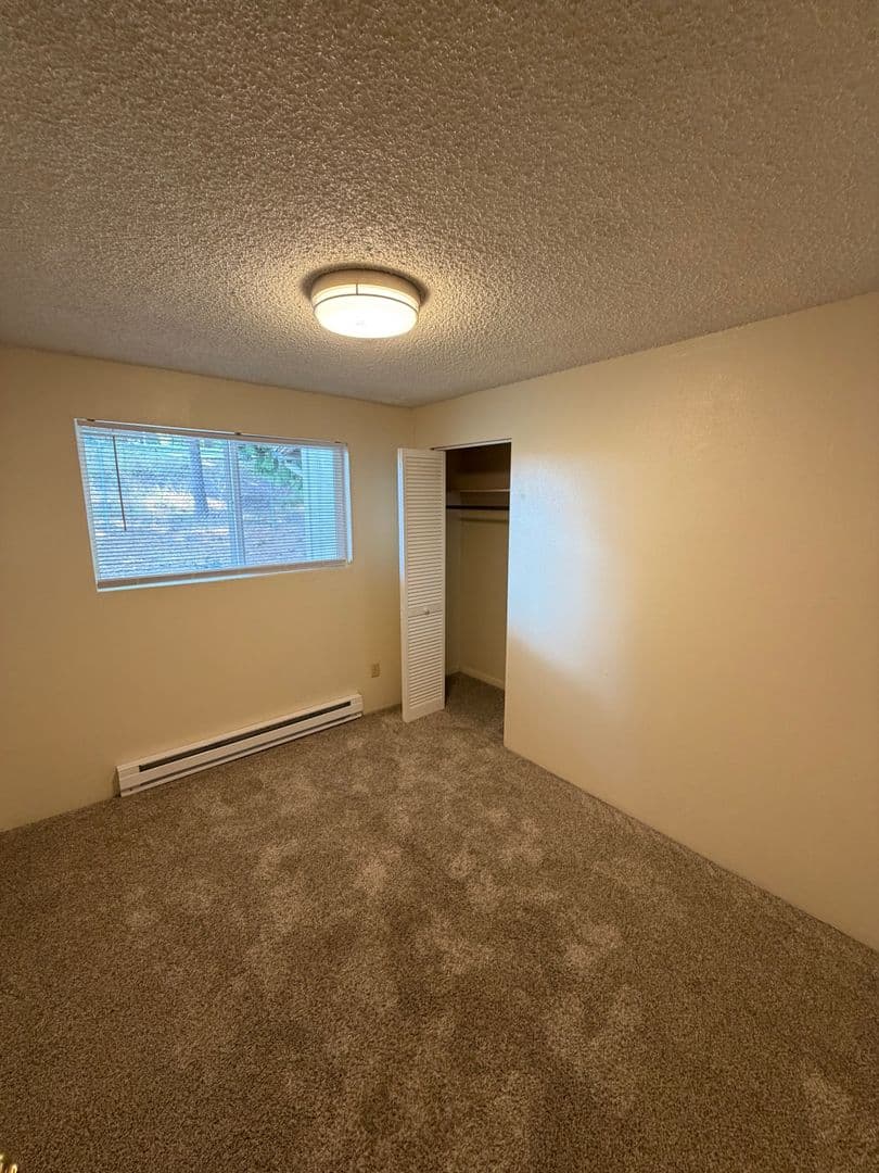 McMinnville Apartment: 1795 NW 2nd St