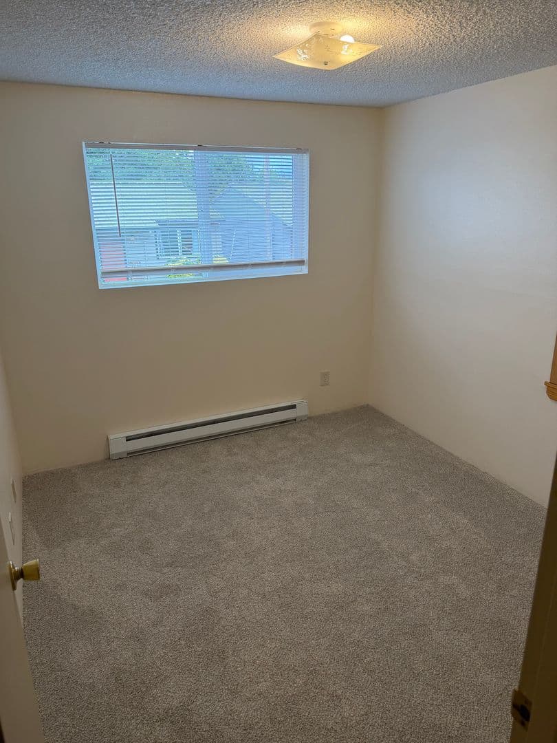 McMinnville Apartment: 1795 NW 2nd St