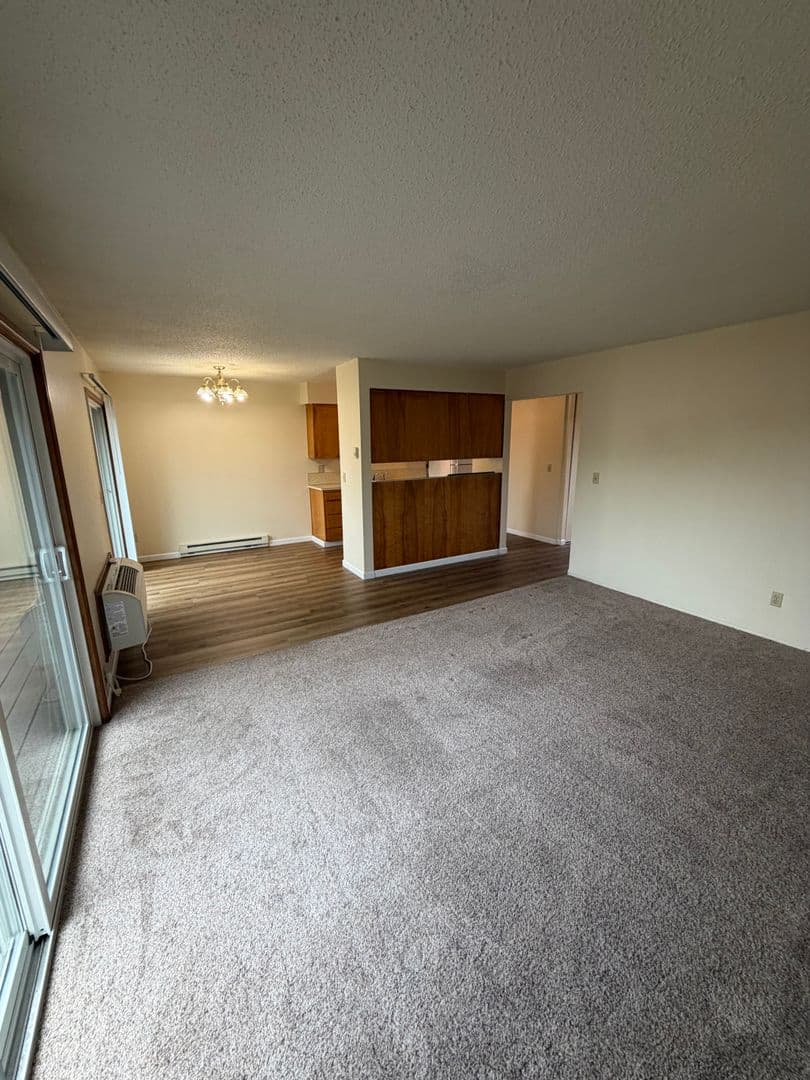 McMinnville Apartment: 700 NW 12th St