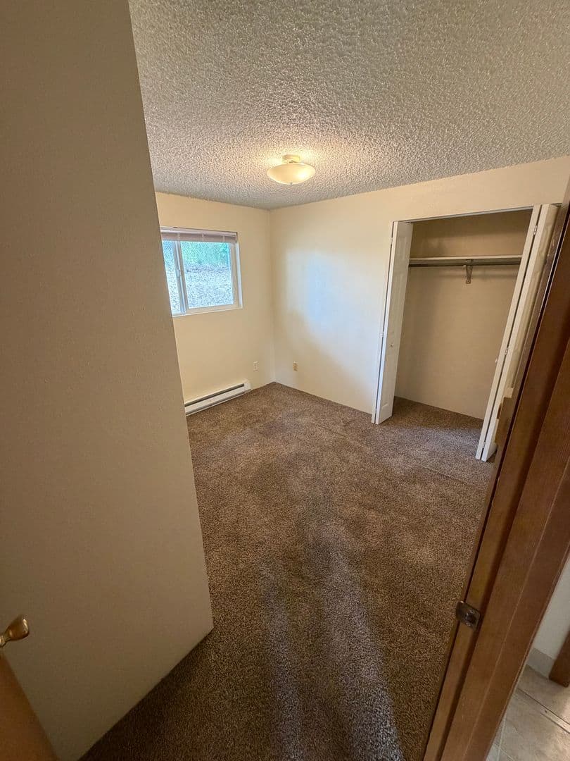 McMinnville Apartment: 1795 NW 2nd St