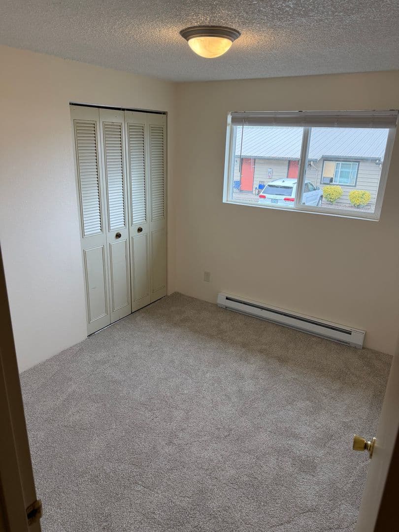 McMinnville Apartment: 1795 NW 2nd St