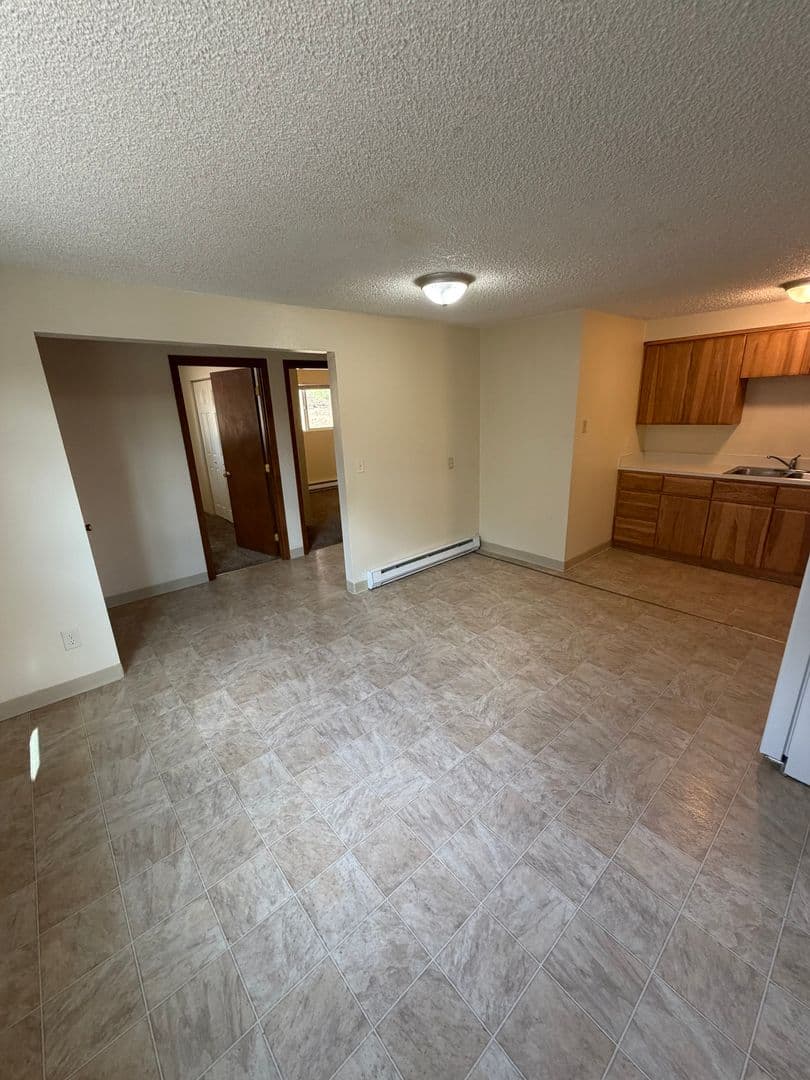 McMinnville Apartment: 1795 NW 2nd St
