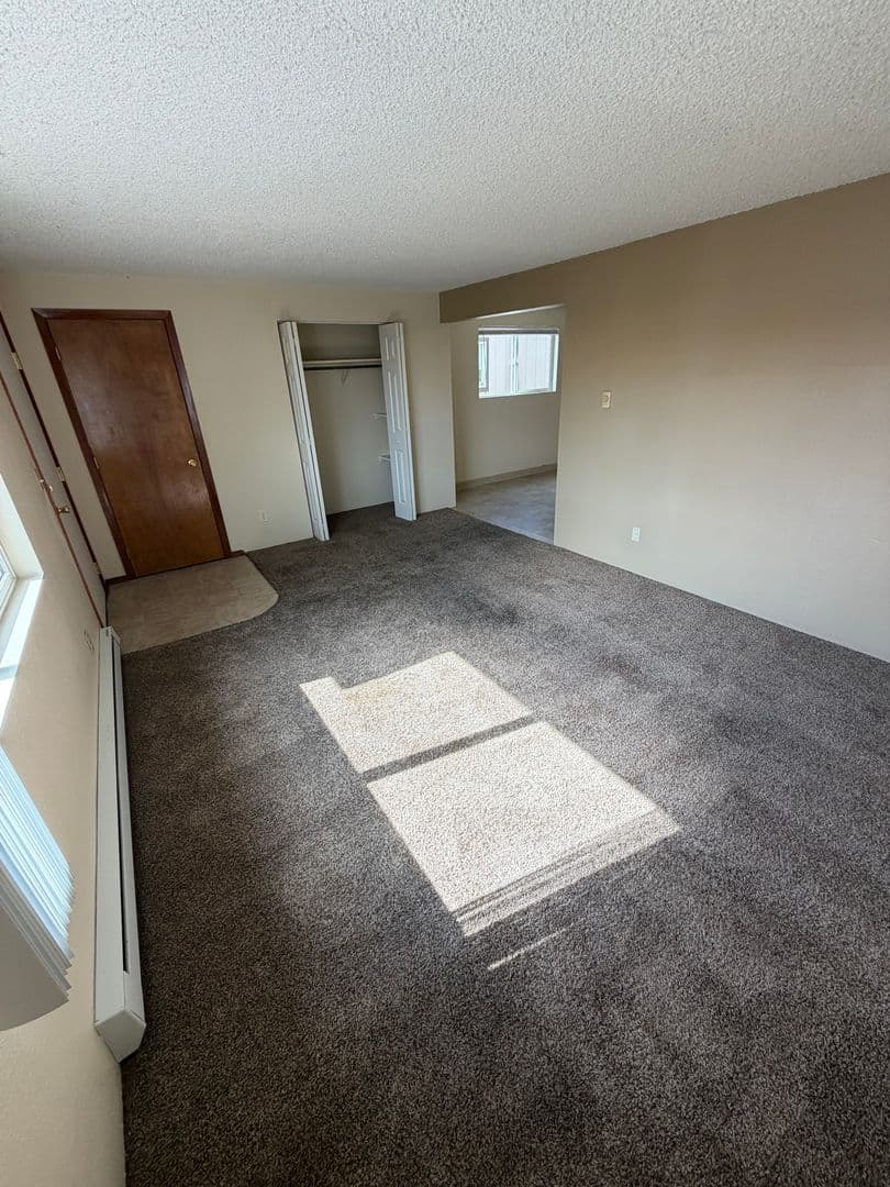 McMinnville Apartment: 1795 NW 2nd St