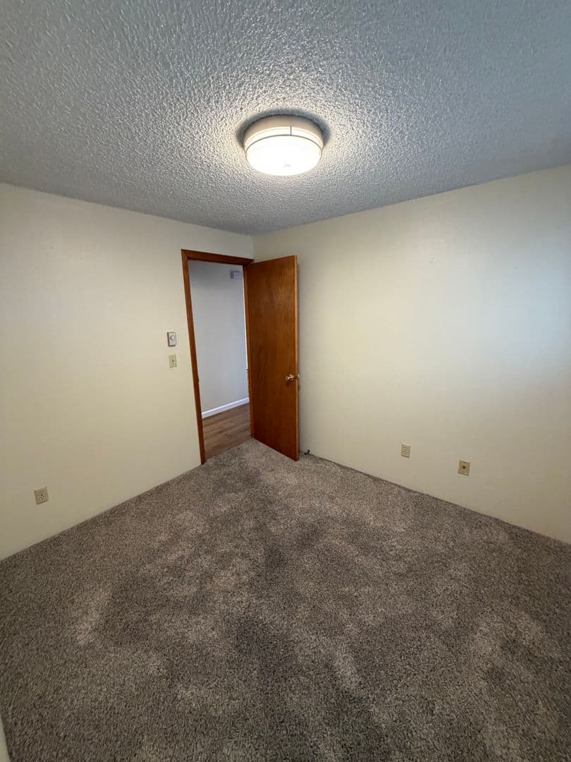 McMinnville Apartment: 1795 NW 2nd St