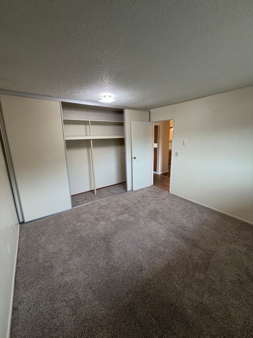 McMinnville Apartment: 700 NW 12th St