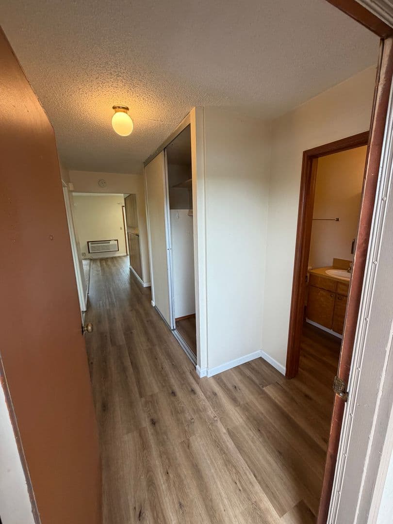 McMinnville Apartment: 700 NW 12th St