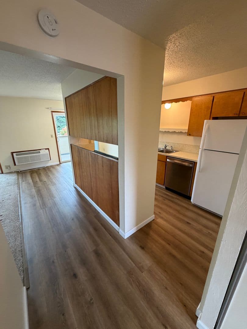 McMinnville Apartment: 700 NW 12th St