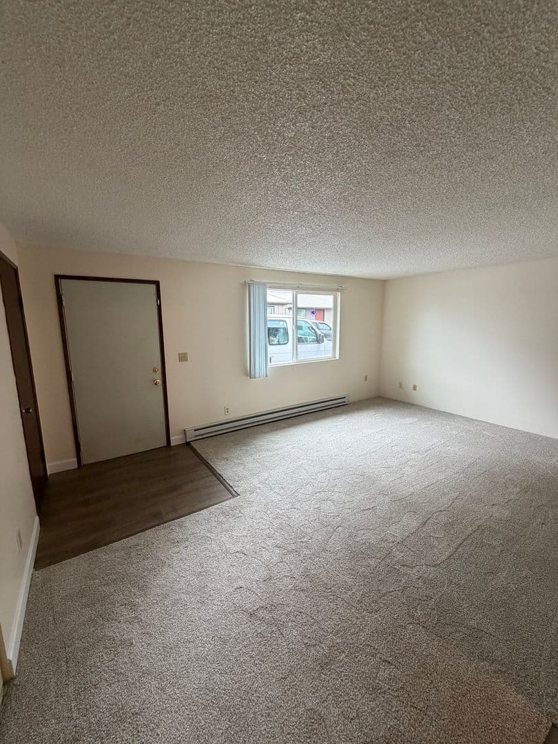 McMinnville Apartment: 1795 NW 2nd St
