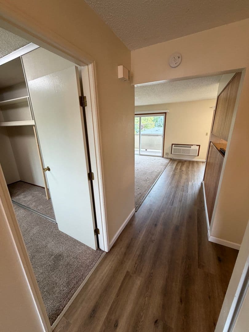 McMinnville Apartment: 700 NW 12th St