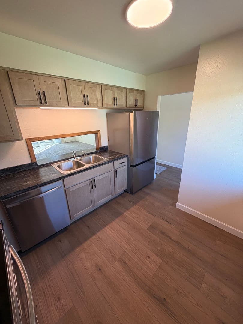 McMinnville Apartment: 700 NW 12th St