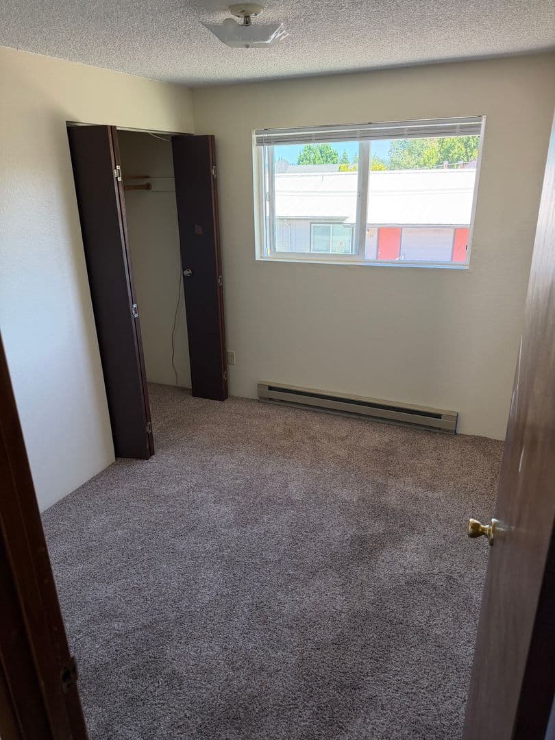 McMinnville Apartment: 1795 NW 2nd St