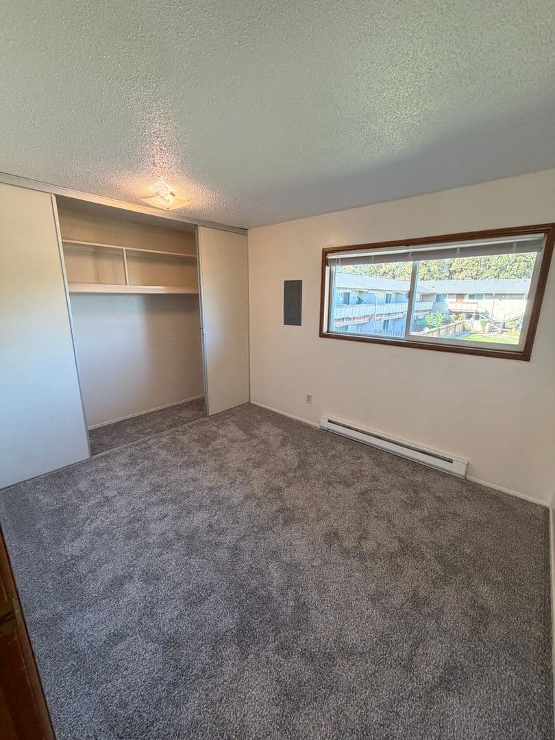 McMinnville Apartment: 700 NW 12th St