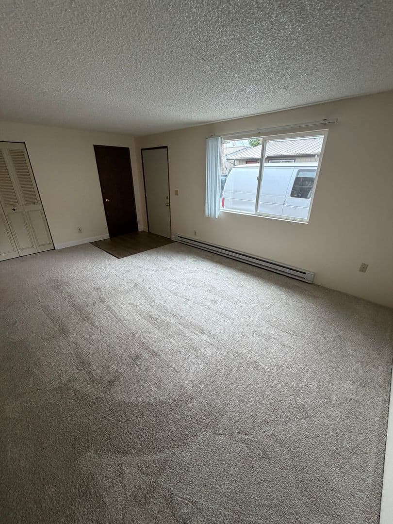 McMinnville Apartment: 1795 NW 2nd St